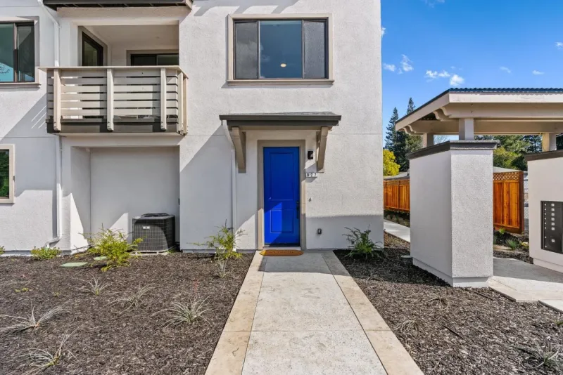 927 Woodside Rd, Redwood City
